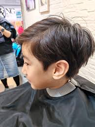 B Cut  House是一間創新的單剪造型店，以廉價收費而有星級的美髮效果，本人從事美髮行業多年，在高級髮廊工作及美髮教育和匯演工作，本人擁有日本peek a  boo.英國vidal sassoon.香港roger cring專業美髮文憑,想了解本店服務可致電：68168870查詢