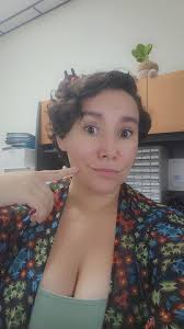 Hi! Just wanted to introduce myself in the groupp! My name is Kasey ❤Random  things about me, Im a painter, a singer, and a huuuuge fan of Fleetwood Mac!