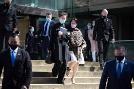 自2016年起，美国一直在调查华为公司是否违反了美国对伊朗的制裁。 最近, 对该公司的调查包含了其通过汇丰控股有限公司(hsbc holdings plc)同伊朗进行非法交易。 孟晚舟是. å­Ÿæ™šèˆŸå¾‹å¸ˆå¦è®¤å­Ÿè¢«åŠ æ‹¿å¤§ä»»æ„æ‹˜ç•™ä¸ŽåŒ—äº¬è¯´æ³•ç›¸çŸ›ç›¾ è¥¿ç½'ä¸­æ–‡ç½' å…¨çƒ