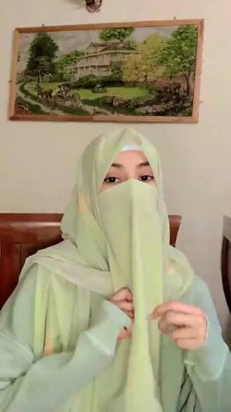 Pakistani Customer Hania