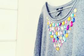 Pullover Verschonern Glitzersteine Um Kragen Bekleben Pullover Alter Pullover Mode