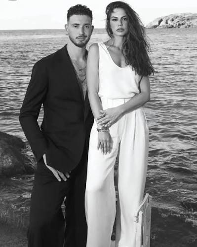 Başarılı oyuncu Demet Özdemir ve NBA yıldızı Alperen Şengün, Türkiye'den  dünyaya uzanan başarı hikâyeleriyle Magnet Quarterly'nin yeni sayısının  kapağında buluştu. ✨ Farklı dünyaların iki başarılı ismini bir araya  getiren bu özel kapakta;