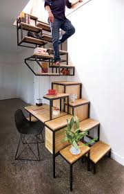 Model tangga ini memiliki bentuk yang memanjang keatas tanpa adanya cabang atau belokan, bentuk tangga rumah minimalis seperti ini disebut sebagai tangga model linear atau lurus. 18 Ide Tangga Yang Ideal Untuk Rumah Berukuran Kecil Homify