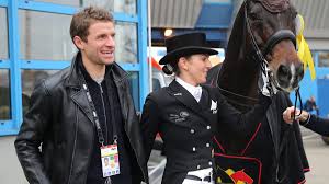 We did not find results for: Pferdesport Dressur Lisa Muller Bezwingt Isabell Werth Thomas Muller Aus Dem Hauschen Kicker
