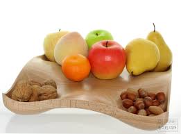 Each piece, designed in local species such as oak, pine, olive or chestnut, offers a reinterpretation of the classic basket. Corbeille A Fruits Houle A Fruits