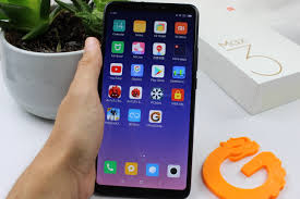 With a big display, the device can be difficult to hold and carry around but thanks to the curved edges on all. Xiaomi Mi Max 4 Phablet Mit 7 2 Zoll Display Die Ersten Leaks Infos