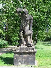 Vier alleen aus vier himmelsrichtungen führen den besucher des großen gartens in dresden zu das palais im großen garten gilt als inkunabel des sächsischen barocks. Datei Herkules Grosser Garten Dresden 1 Jpg Wikipedia
