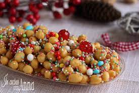 Come fare gli struffoli napoletani setacciate la farina e il lievito in una terrina. Struffoli Ricetta Antica Della Nonna
