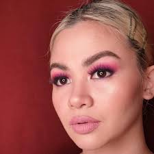 Do not be afraid of putting bold colors. Makeup is an art and a medium to  express one's creativity and emotions. 💋