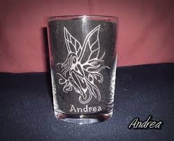 En copas de vino, vasos de cerveza, copas de champán o botellas para un regalo, para un evento especial o como. Pin En Grabado En Vidrio Cristal