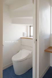 実例に学ぶヒント u字型階段下トイレ 収納の工夫 いいひブログ いいひ住まいの設計舎 トイレのアイデア 家のインテリア バスルームの装飾