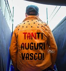 Ed è subito una pioggia di auguri, non solo dei suoi fan comuni ma anche dei vip. Vasco Rossi Tanti Auguri Al Rocker Di Zocca Che Compie 66 Anni Gogo Magazine