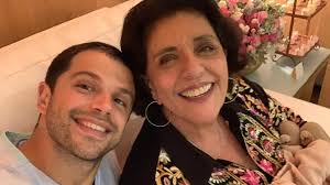 A jornalista mineira leda nagle entrevistou carlos bolsonaro no dia 12 de março de 2019, à tarde no rio, uma entrevista exclusiva antes de ir para seu trabalho na câmara dos vereadores. Leda Nagle E Desmentida Pelo Filho Apos Defender Medicamento Sem Eficacia Contra A Covid 19 Istoe Independente