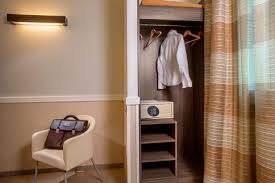 The room is really spacious ,clean and very comfortable.i like it. Kurztrip In Die Ewige Stadt Hotel Artis In Rom