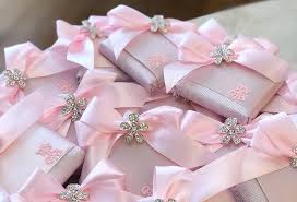 Un mariage est l'occasion de fêter l'amour de deux personnes qui ont décidé de s'unir. Cadeau Invites Tablette De Chocolat La Grece Gourmande