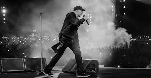 See more of le canzoni del momento on facebook. Vasco La Tempesta Perfetta In Onda Su Rai1 Mercoledi 1 Luglio Alle 20 35