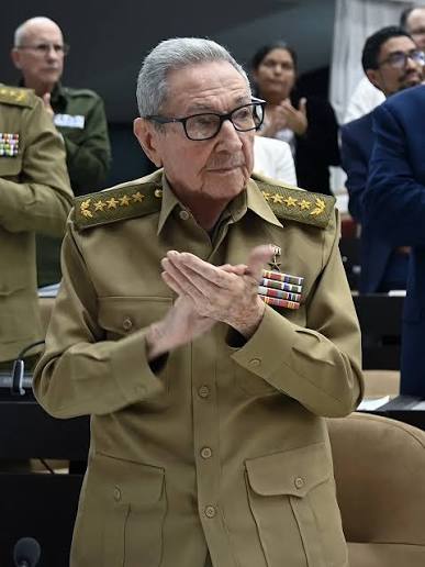 🇨🇺| El General de Ejército, #Raúl Castro Ruz, líder al frente de la Revolución Cubana, asistió este jueves a la sesión final de la Asamblea Nacional, que tuvo lugar en el Palacio
