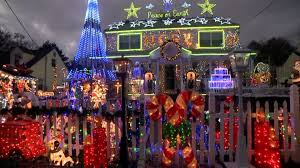 Shop enchanting x'mas lights, baubles and gorgeous trees. Family S Massive Christmas Lights Display Courts Controversy In Connecticut Town Abc News