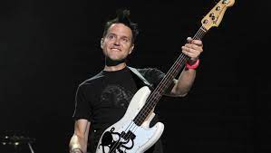 Mark hoppus was born in ridgecrest, california, on march 15, 1972, to kerry wernz and george tex hoppus (born 1947). Blink 182 Bassist Mark Hoppus Spricht Mit Fans Uber Krebsdiagnose