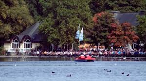 Whether you want to experience the city like a tourist or follow spend some time visiting places like english garden while getting to know schwabing, and. Englischer Garten Munchen Rm Video 490 645 429 In Hd Framepool Stock Footage