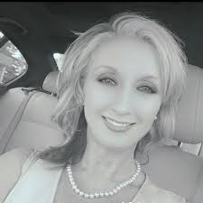 Coustal Chrissy 수 Born to be ona a n beach. Forced to work.