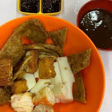 Yong tau foo is a hakka chinese cuisine consisting primarily of tofu cubes stuffed and heaped with ground meat mixture or fish or. Yong Tau Foo Kak Lin Banda Hilir Melaka