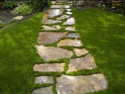 26 Creative Flagstone Paths And Walkways Ideas To Transform Your Yard Small Garden With Stones Stone Path Traditional Landscape