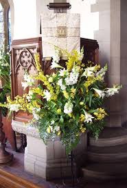 Flowers Arrangements For Church Pulpit 19 Ideas For 2019 In 2020 Easter Church Flowers Easter Floral Arrangement Church Flower Arrangements
