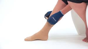 Die kompressionstherapie hat eine lange. Strumpfe Anziehen