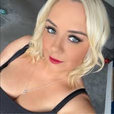 Hello all, Can anyone please recommend a photographer who can do  professional portfolio pictures that I can use to send to model firms for  my 15 year old daughter?. Thank you ☺️