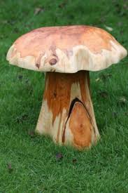 Giant Mushroom Beautiful Chainsaw Wood Carvings Pixie Mushrooms Sussex Arts And Crafts Garden Sculptur Avec Images Sculpture A La Tronconneuse Art En Bois Into The Wood