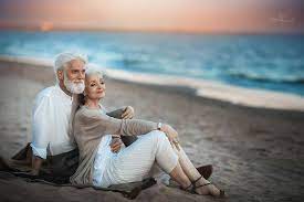 Anyone Who Watched The Up Animation Probably Was Thrilled By The Love Story Of The Elderly Couple C Old Couple Photography Older Couple Photography Old Couple