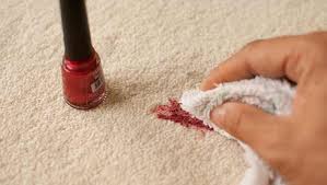 Da diese chemikalie jedoch relativ aggressiv ist, sollte man es nur im äußersten notfall flecken auf dem teppich oder dem sofa werden einfach mit einem feuchten lappen abgewischt. Kleidung Wie Bekomme Ich Nagellack Aus Teppich Und Kleidung Bekomme Kleidung Nagellack Teppich Reinigen Nagellack Fleck Nagellack Aus Kleidung Entfernen