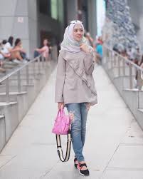 Tips ootd (outfit of the day) ala selebgram. 25 Ide Outfit Baju Atasan Berhijab Ala Selebgram 2018 Hijab Model Pakaian Hijab Model Pakaian