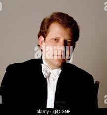 Shlomo Mintz, geboren in Moskau, berühmter israelischer Geiger, Bratschist  und Dirigent, im Bild vor einem Konzert in Deutschland, 1986. Shlomo Mintz,  born in Moscow, famous Israeli violinist, violist and conductor, pictured  before