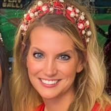 I lifeguard at the Wellington Aquatic Complex in Wellington, Florida and I  want to let older lifeguards know that this pool will be looking for  lifeguards for the Fall. I first started