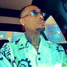 It seems the dye from the Air Jordan 4 “Brick By Brick” is bleeding onto  the white laces. But hey, we can hold this minor tweak. Keep wearing your  f*cking shoes!! 📸: @