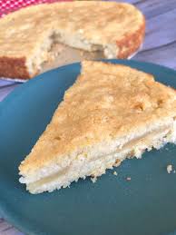 Stattdessen enthält der teig gemahlene mandeln und hartweizengrieß. Saftiger Apfelkuchen Mit Polenta Glutenfrei Oder Griess Ganz Normale Mama