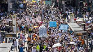 Doch die berliner polizei erlaubt das nicht. Corona Demo In Berlin 17 000 Oder 1 3 Millionen Politik Sz De