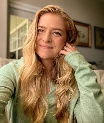 Ellen Deloach's Instagram, Twitter & Facebook