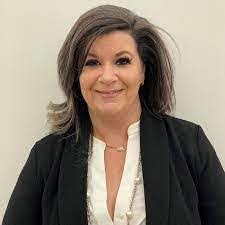 Lori Riker's Instagram, Twitter & Facebook