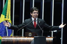 Brazilian journalist, history teacher and politician, currently affiliated with the sustainability network (portuguese: Randolfe Rodrigues Lista 14 Pontos A Serem Apurados Pela Cpi Da Pandemia Do Que Bolsonaro Tem Medo Sonar A Escuta Das Redes O Globo