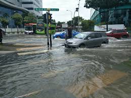 Singapore, in a different geographical location, is very unlikely to face the national flooding emergencies china or indonesia go through regularly, arising from coastal flooding and rivers overflowing, but will still face a complex set of challenges, especially around inland flash flooding. Flash Floods At 9 Locations Due To Intense Rain Half Of Jan S Average Monthly Rainfall Fell Within 4 Hours Pub Singapore News Top Stories The Straits Times