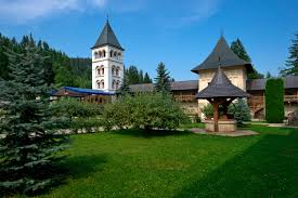 As with many others, it was built and dedicated by stephen the great. Lucruri EsenÅ£iale Pe Care Sigur Nu Le Stiai Despre MÄƒnÄƒstirea Putna