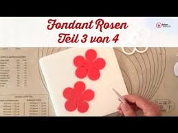 Hallöchen ihr lieben, in diesem video zeige ich euch, wie ihr einfache fondant rosen herstellen könnt. Anleitung Rose Aus Blutenpaste 5 Petal Ausstecher Teil 1 Youtube Fondant Rose Blutenpaste Rosen