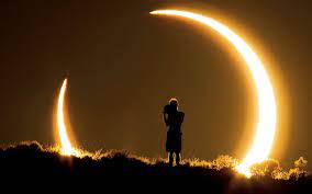 Les éclipses annulaires se produisent lorsque la lune est trop loin pour que son cône d'ombre atteigne la surface de la terre. Definition Eclipse Annulaire Futura Sciences
