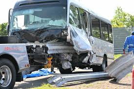 【動画あり・磐越道バス事故】福島県警、損壊のバス車体検証
