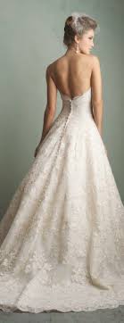What is a ball gown wedding dress? 36 Refined Wedding Dresses With A Buttoned Back Weddingomania