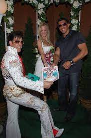 The Elvis Wedding Chapel In Las Vegas Weddings In Las Vegas Elvis Wedding Vegas Elvis Incredible Clothing
