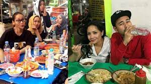 Viral dengan konten orang kaya nongkrong di mall, sosok asli denise ternyata mengejutkan. Viral Tiktok Cewek Bangga Nongkrong Di Mall Para Artis Tajir Ini Justru Hobi Makan Di Pinggir Jalan Tribunnews Com Mobile